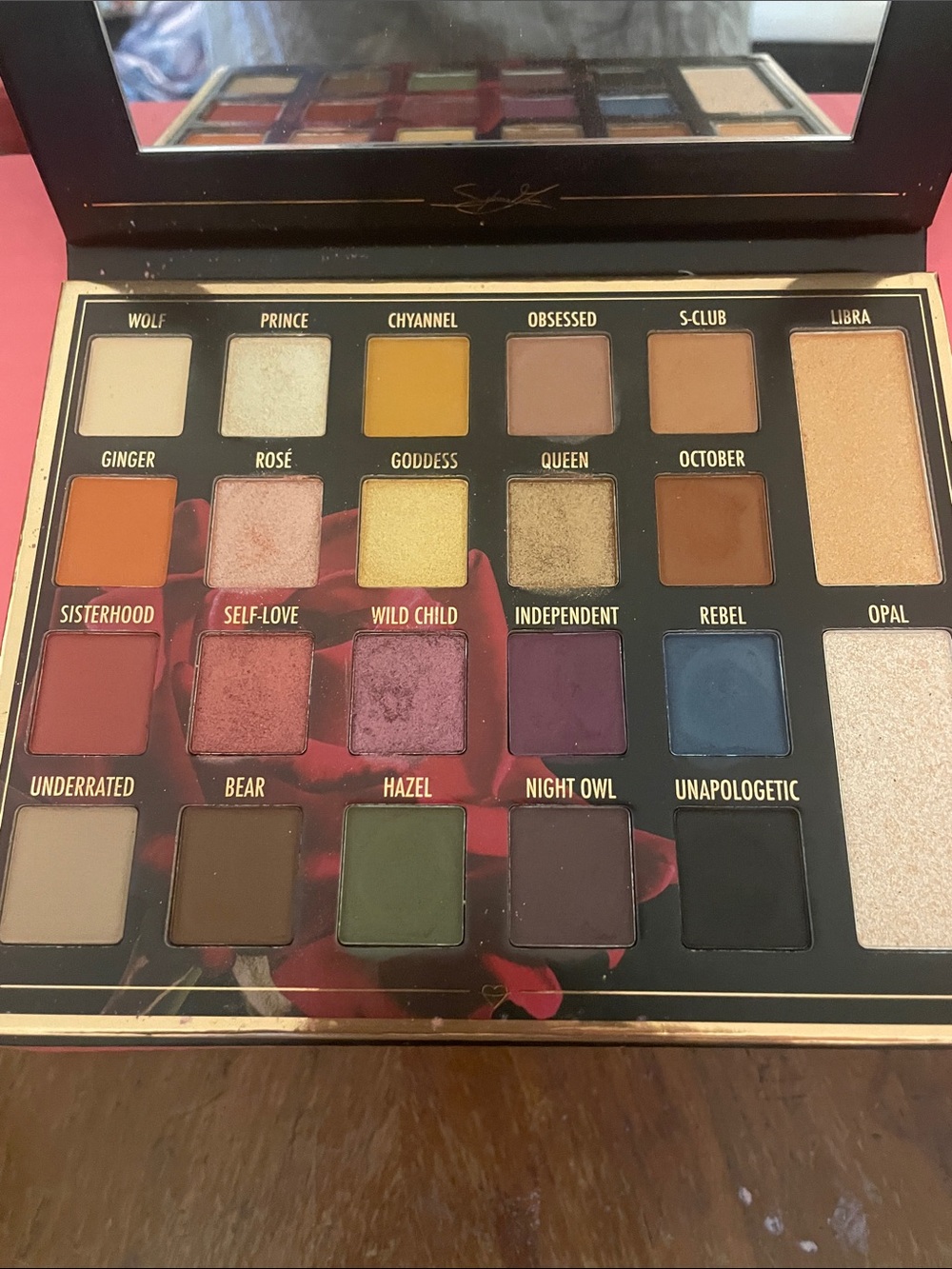 Multi-Color Women’s Eyeshadow Palette — Bold & Neutral Shades